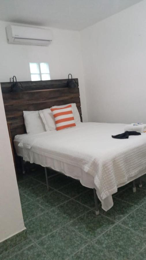 Beach Club Budget Rooms At Popeyes Caye Caulker Dış mekan fotoğraf