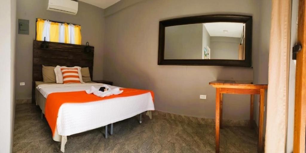 Beach Club Budget Rooms At Popeyes Caye Caulker Dış mekan fotoğraf