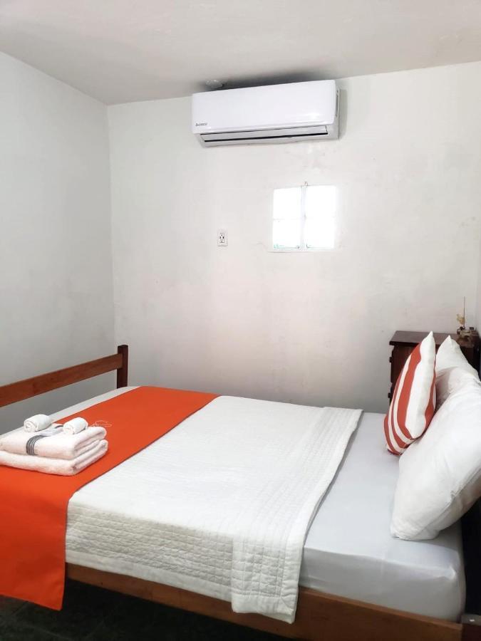 Beach Club Budget Rooms At Popeyes Caye Caulker Dış mekan fotoğraf
