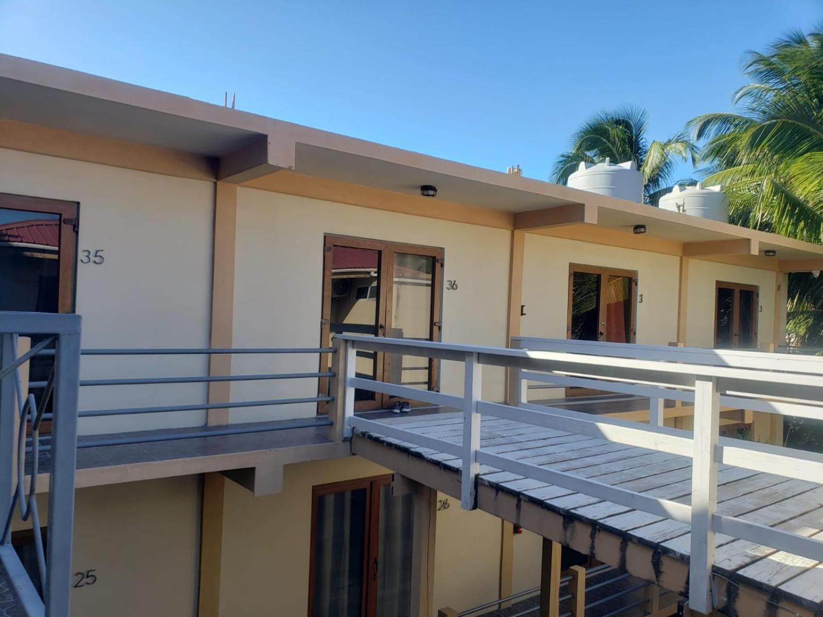 Beach Club Budget Rooms At Popeyes Caye Caulker Dış mekan fotoğraf