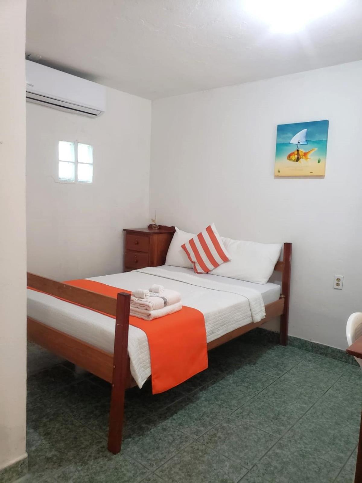 Beach Club Budget Rooms At Popeyes Caye Caulker Dış mekan fotoğraf