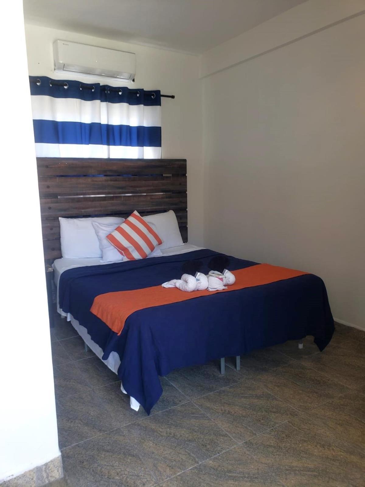 Beach Club Budget Rooms At Popeyes Caye Caulker Dış mekan fotoğraf