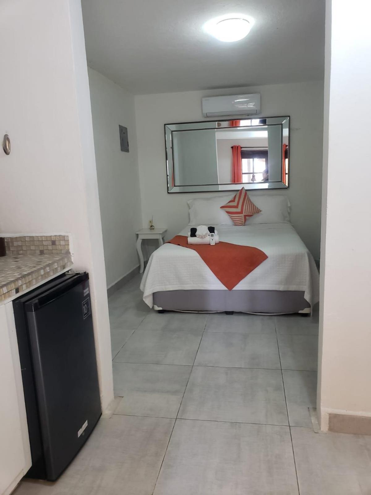 Beach Club Budget Rooms At Popeyes Caye Caulker Dış mekan fotoğraf